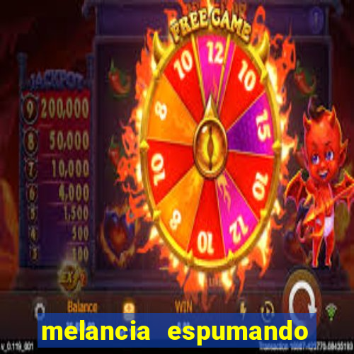 melancia espumando melancia saindo espuma